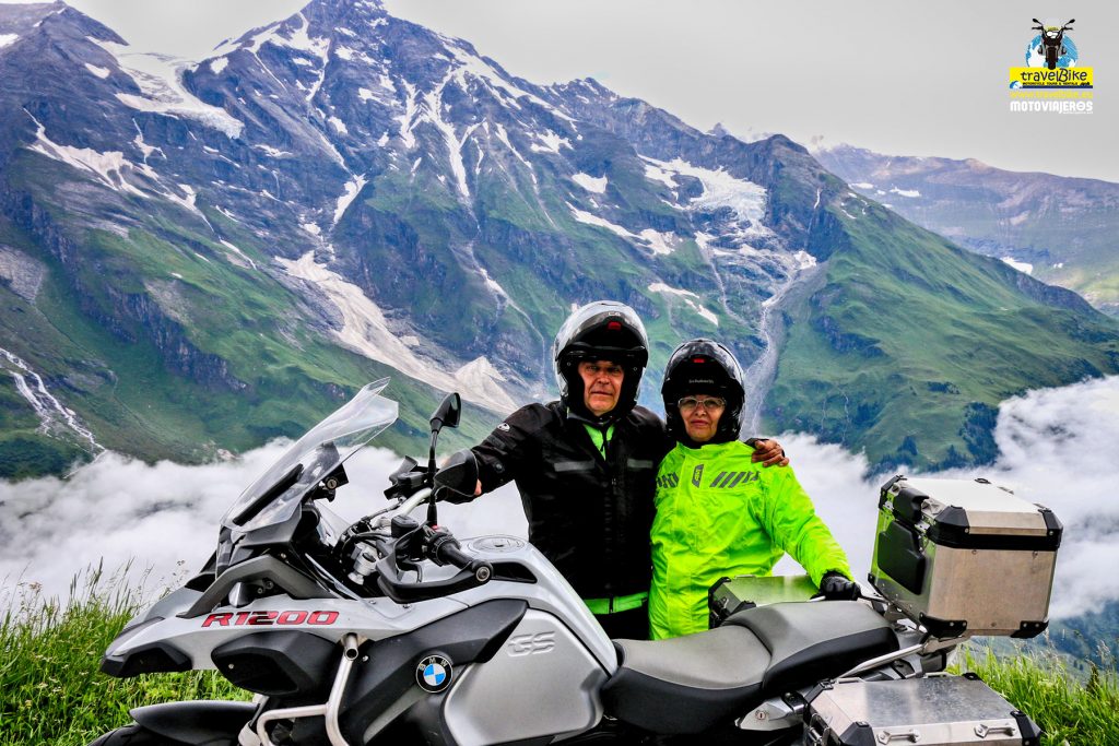 El Alpes en moto, con Travelbike.