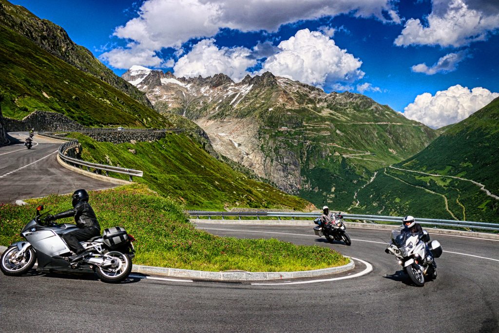 El Alpes en moto, con Travelbike.