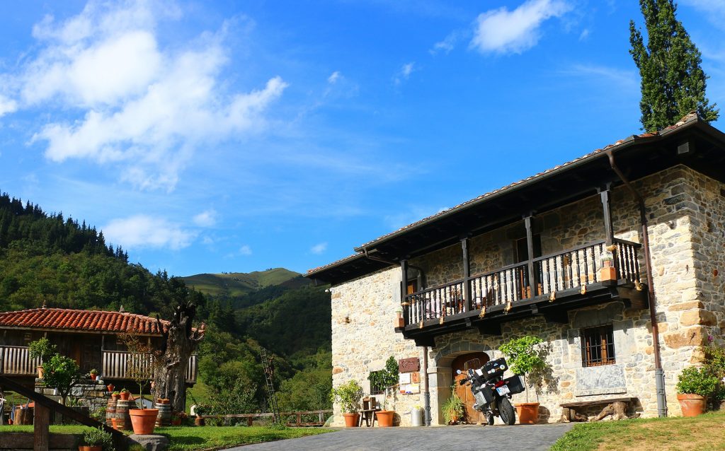 El Castañíu mantiene viva la esencia de las construcciones tradicionales asturianas