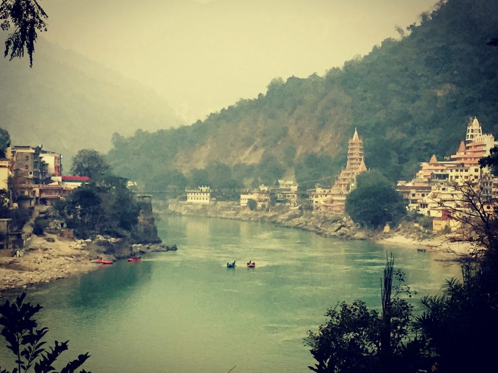Río Ganges a su paso por Rishikesh