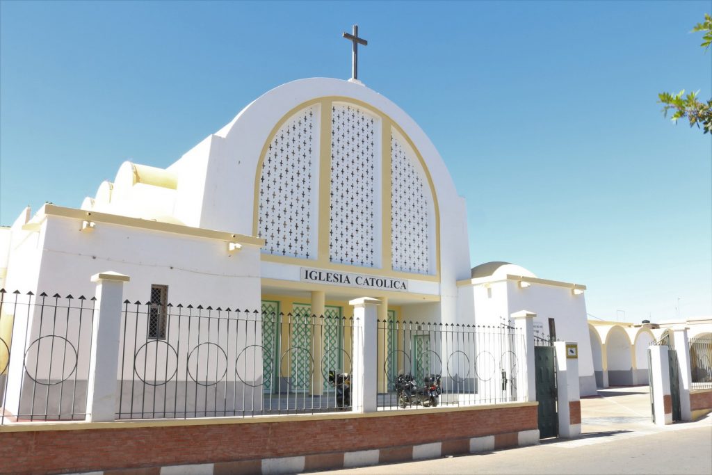 Las iglesias continúan prestando servicio a la comunidad católica.