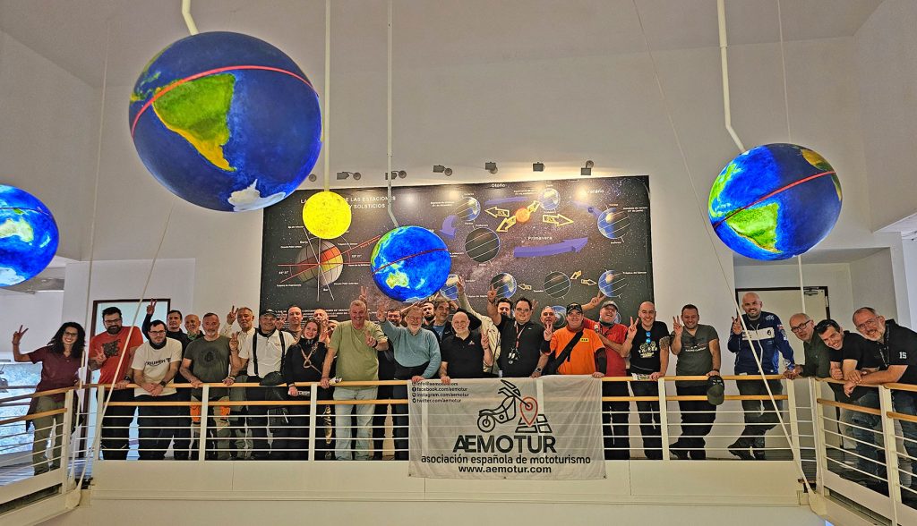 Integrantes de la Asociación Española de Mototurismo.