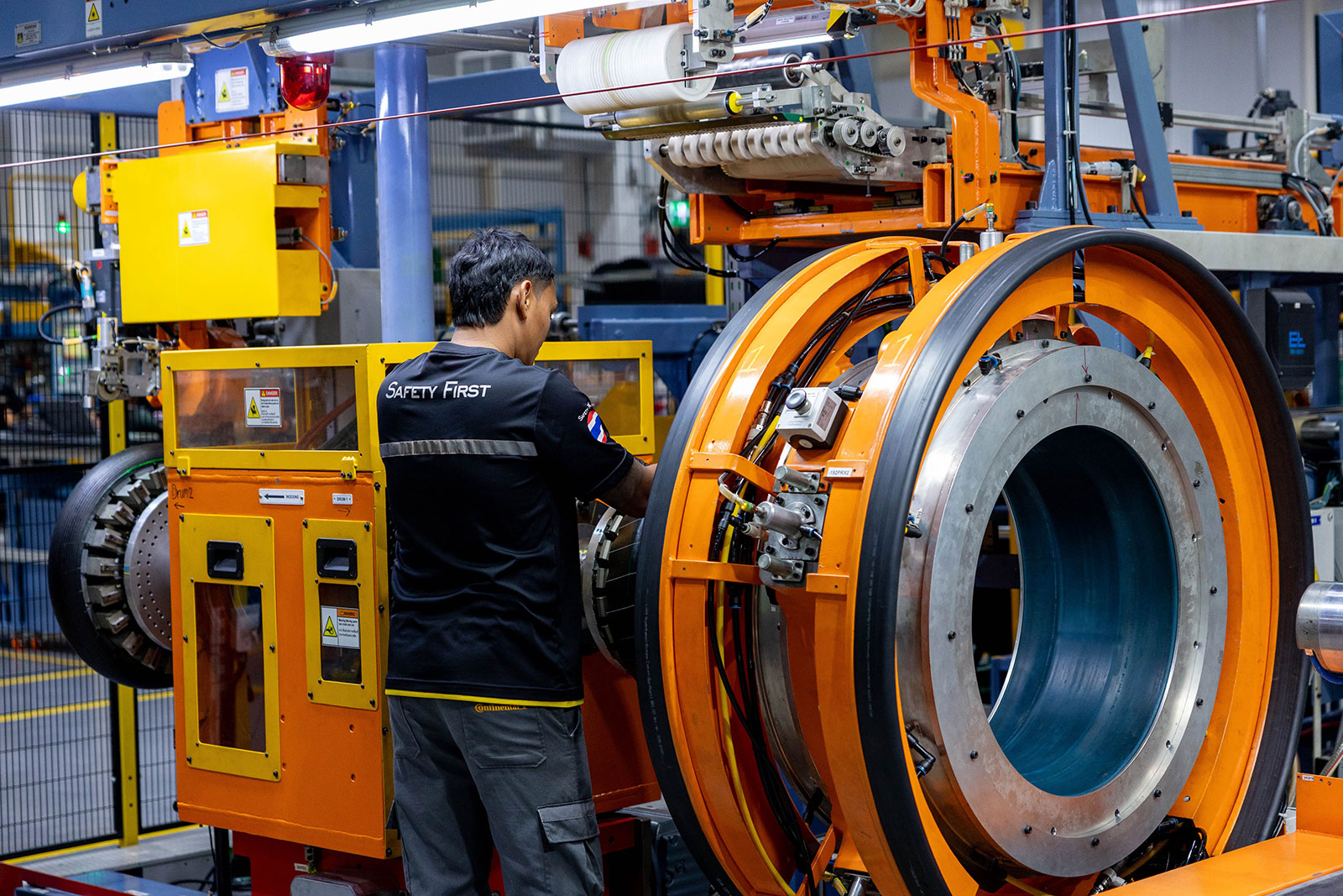 Continental ha celebrado de forma oficial el inicio de la producción de neumáticos radiales para motocicleta en su planta de Rayong, Tailandia.