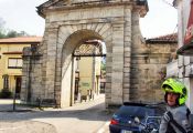 La Cavada, puerta de Carlos III