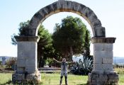 El Arco de Cabanes, junto a la antigua Vía Augusta.