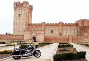 Castillo de la Mota. Ruta en Harley por Ávila, Segovia y Valladolid