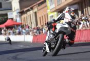 Homenaje a Ángel Nieto en el 58º Gran Premio de Velocidad de La Bañeza.