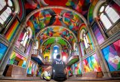 Iglesia Skate, by Okuda.